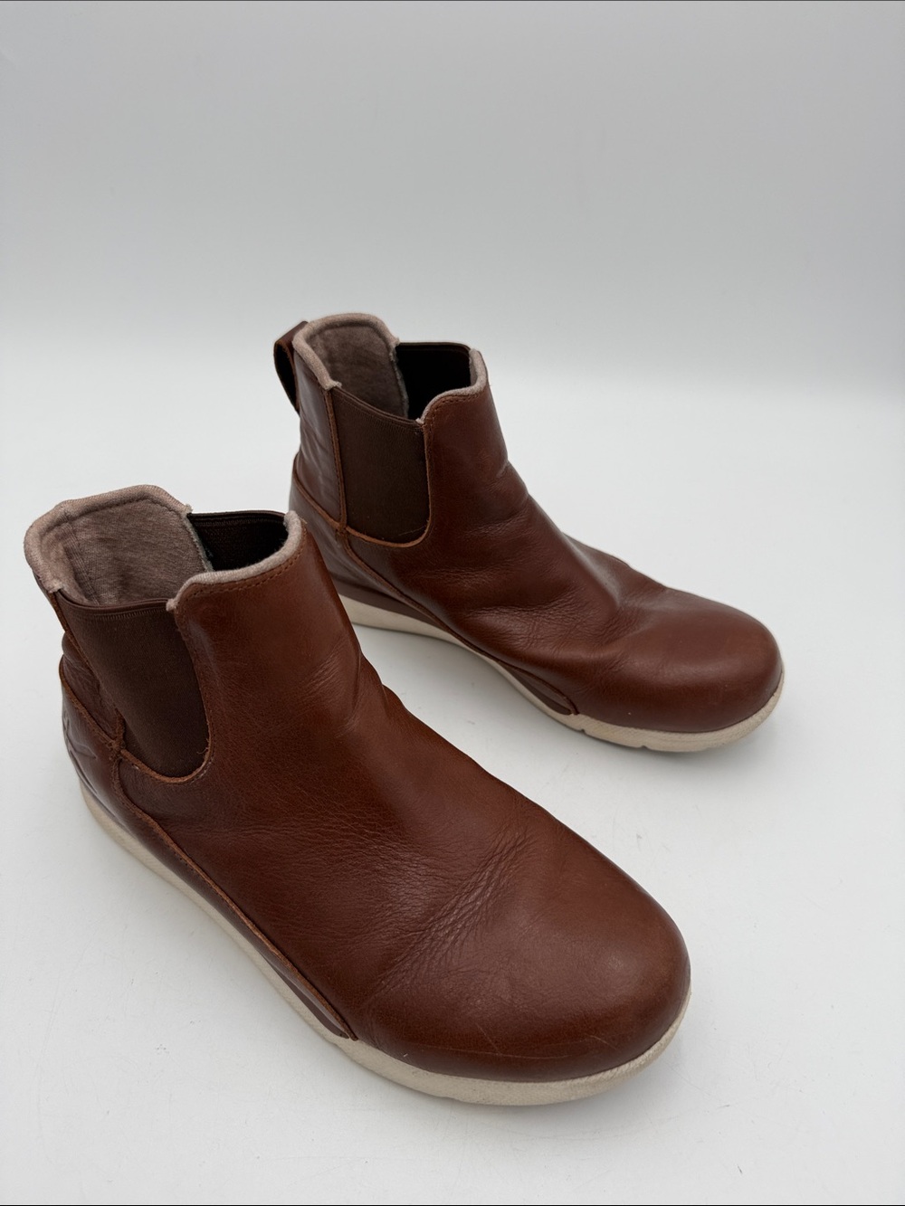 KURU Brown Leather Chukka Boots women 9M pull on  comfort casual office retro